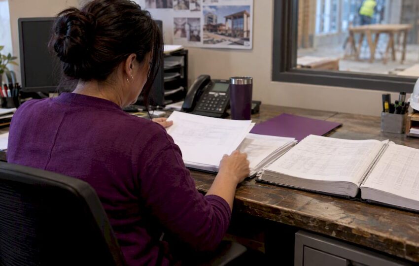 Estimator comparing construction pricing documents