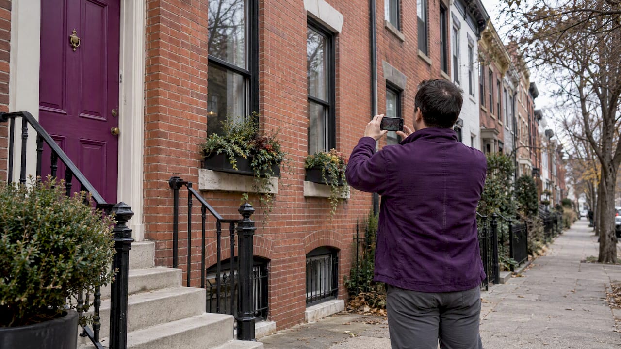 Homeowner documents a historic DC rowhouse facade